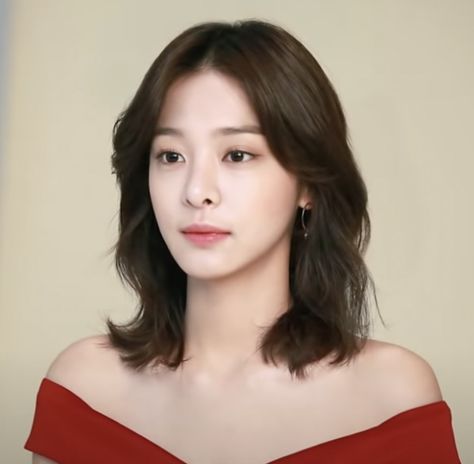 Korean Short Hair Without Bangs, Iu Shoulder Length Hair, Short Hair Styles Korea Wavy, Collarbone Length Hair Korean, Asian Collarbone Hair, Elegant Hairstyles For Shoulder Length Hair, S Curl Perm Korean Short, Korean Hairstyle Without Bangs, Korean Hair Shoulder Length