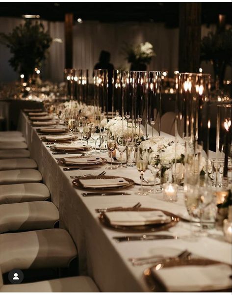 Private Dining Wedding Reception, Wedding Decor Minimalist Indoor, Classic Wedding Venue Receptions, Modern Minimalist Wedding Reception Indoor, Chic Elegant Wedding Decor, Clean Elegant Wedding Decor, Glam Modern Wedding, Rectangular Wedding Tables, Quiet Luxury Wedding Theme