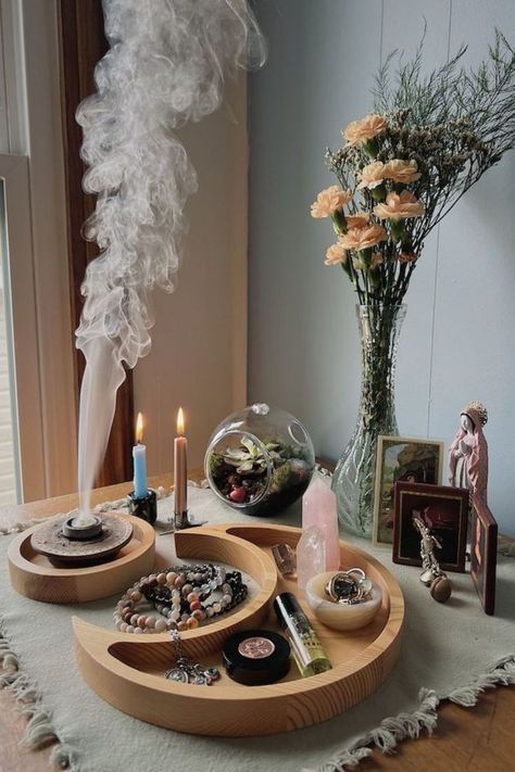 Altar Set Up, Small Altar Ideas, Bedroom Altar, Alter Aesthetic, Spiritual Altar Ideas, Meditation Room Design, Altar Inspiration, Crystal Room Decor, Spiritual Room