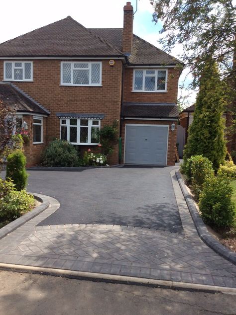 Front Driveway Ideas, Front Garden Ideas Driveway, Tarmac Driveways, Block Paving Driveway, Garden Ideas Driveway, Brick Driveway, Resin Driveway, Driveway Installation, Asphalt Driveway