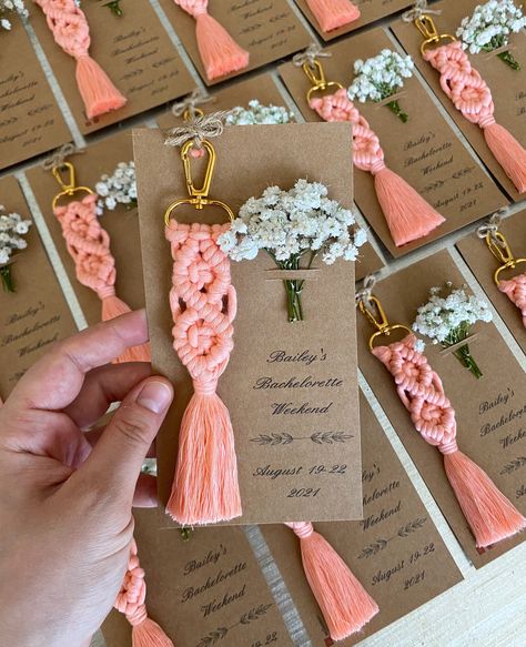 Crochet Wedding Favours, Boho Wedding Favours, Bohemian Macrame, Macrame Wedding, Crochet Wedding, Macrame Patterns Tutorials, Wedding Gifts For Guests, Bridesmaid Proposal Gifts, Personalized Wedding Favors