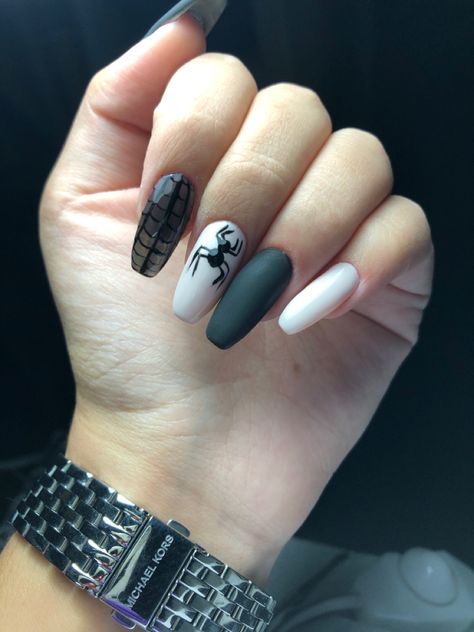 #nails #nailstyle #spiderman #nailsacrylic Black Spiderman Nails, Spiderman Nail Art, Spiderman Nails Acrylic, Superhero Nails, Potter Nails, Black Acrylic Nail Designs, Harry Potter Nails, Black Acrylic Nails, Black Spiderman