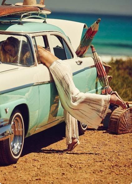 Road Tripin' - Love the Bohemian Pants Kombi Hippie, Boho Chique, Estilo Hippie, Boho Fashion Bohemian, Hippie Life, Bohemian Lifestyle, Beach Please, Good Year, Old Car