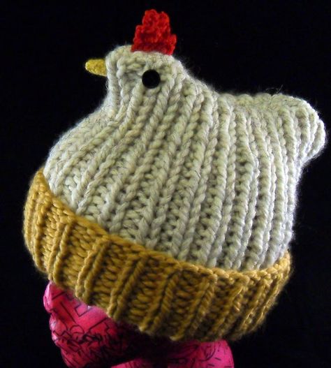 Crochet Chickens, Chicken Hats, Crochet Beanies, Confection Au Crochet, Crochet Chicken, Mode Crochet, Chicken Lady, Chicken Scratch, Fun Crochet Projects