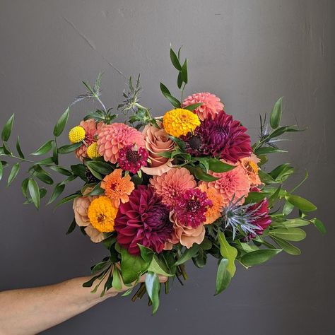 Orange And Emerald Green, Green Bridal Bouquet, October Wedding Flowers, Bridal Bouquet Summer, Summer Flower Arrangements, Late Summer Flowers, Bridal Party Flowers, Green Wedding Flowers, Late Summer Weddings