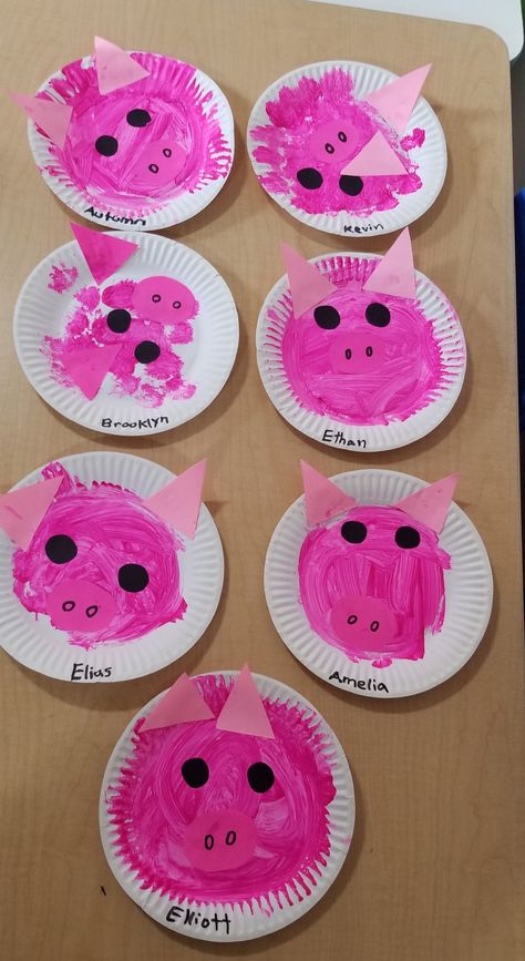 Pre K Animal Art Projects, Cow Art Project Preschool, Amazing Animals Preschool Theme Activities, Farm Theme School Activities, Farm Themed Art For Preschool, Paper Plate Farm Animals Preschool, Preschool Farm Art Projects, Animal Art Projects For Kids Preschool, Three Little Pigs Art Preschool