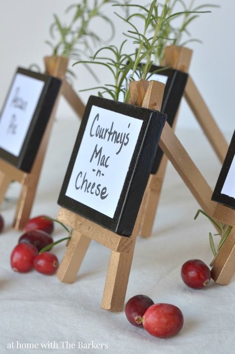 Buffet Table Mini Easel Signs - athomewiththebarkers.com Food Tags For Buffet, Holiday Party Food Display, Diy Buffet Table, Buffet Signage, Christmas Buffet Table, Cake Buffet, Diy Buffet, Party Food Signs, Menu Signs