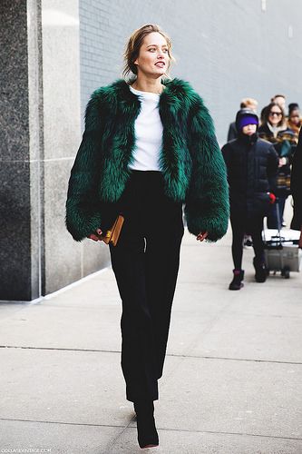 Green Fur Coat Outfit, Fuzzy Jacket Outfit, Green Fur Coat, Fur Jacket Outfit, Outfits For Winter, Fur Coat Outfit, Green Fur, Outfit For Women, Style Fall