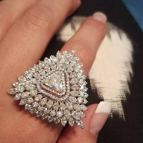 Saturday Cocktails aren't complete without Cocktail Rings! 💍🥂 #diamonds #triangle #pink #white #marqee #cocktailring #borders #quality #craftingbrillaince #hughesroad #mumbai #girlsbestfriend #breathtaking #weddingseason #indowestern #love Begani Jewels, Brooches Ideas, Triangle Diamond Ring, Trendy Embroidery, Diamond Flower Pendant, Triangle Diamond, Diamond Jewelry Designs, Fancy Diamonds, Embroidery Jewelry