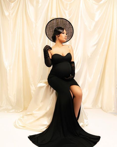 Maternity Photoshoot Outfits Black Women, Afrocentric Maternity Shoot, Hollywood Glam Maternity Shoot, Old School Car Maternity Shoot, Iconic Maternity Photos, 70s Maternity Shoot, Maternity Shoot Hairstyles, Pregnancy Photoshoot Black Women, Retro Maternity Shoot