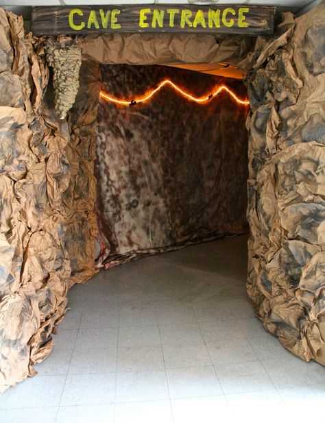 Cave walls from Kraft paper Cave Quest Vbs, Water Wall Fountain, Scary Halloween Decorations Outdoor, Vbs Themes, Western Theme Party, Halloween House Party, Dragon Party, Dinosaur Theme Party, Night At The Museum