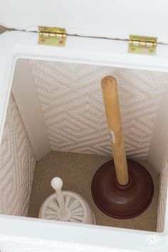 Using a hamper as a clever storage solution for bathroom plunger and toilet brush Clever Bathroom Storage, Toilet Closet, Hidden Toilet, Laundry Room Storage Shelves, Small Laundry Room Organization, Room Storage Diy, Small Toilet Room, Bathroom Cleaning Supplies, Diy Bathroom Storage