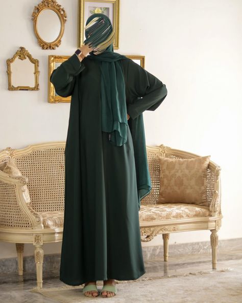 This stunner is coming back! Emerald Sleek Everyday Abaya, made in Double Georgette. Umrah friendly, light weight and perfect for the upcoming weather ✨ C O M I N G S O O N Dark Green Abaya, Everyday Abaya, Simple Abaya, Modest Wear, Green Colors, Dark Green, Emerald, Sleek, Green