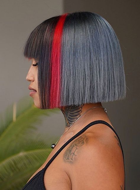 Grey And Red Hair, Bob Balayage, One Length Bobs, Haircuts Trending, Color Block Hair, Bob Hair Color, Split Dyed Hair, Wavy Bob Haircuts, Creative Hair Color