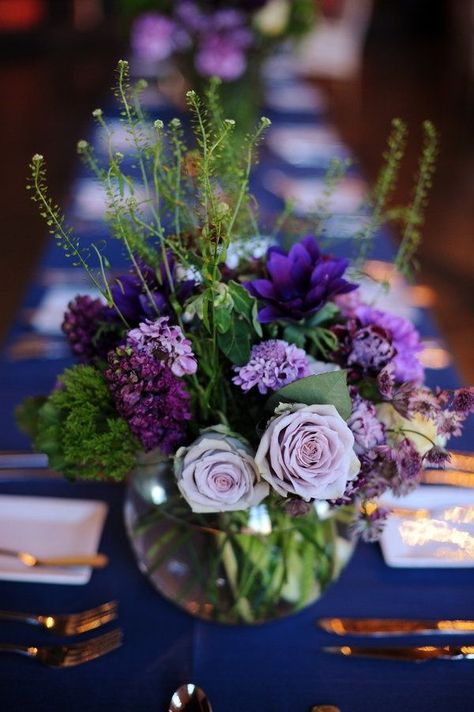 Deco Violet, Purple Centerpieces, Purple And White Flowers, Wedding Colors Purple, Purple Wedding Flowers, Flowers Purple, Small Table, Table Flowers, Flower Centerpieces