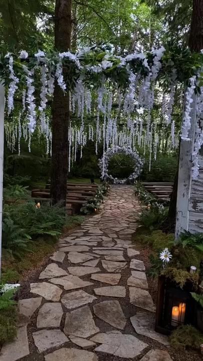 Weeding Themes, Forest Wedding Dress, Fairy Tail Wedding, Twilight Wedding, Photo Hair, Forest Theme Wedding, Violet Wedding, Queer Weddings, Twilight Photos