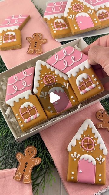 Baking Gingerbread House, Gingerbread House Sweets, Gingerbread House Designs Ideas, Royal Icing Gingerbread House, Semi Sweet Designs, Gingerbread House Patterns, House Cookies, Gingerbread House Designs, Gingerbread House Cookies