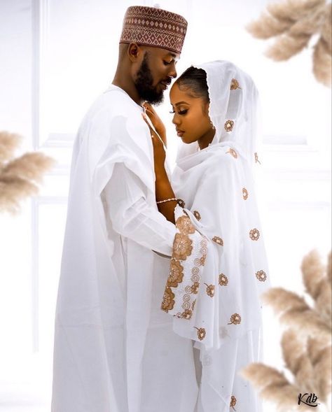 Somali White Wedding Dress, Desi White Nikkah Dress, Nikkah Pictures Photo Ideas, White Wedding Dress Islam, Couple Nikkah Pics, Muslim Wedding Photos, Somali Wedding, Muslim Couple Photography, African Traditional Wedding Dress