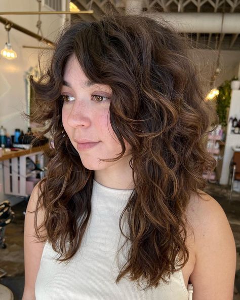 Naturally Wavy Hair Cuts, Hairstyles For Thick Wavy Hair, Wavy Shag, Layered Thick Hair, Natural Curly Hair Cuts, Thick Wavy Hair, Wavy Haircuts, Thick Curly Hair, Natural Wavy Hair