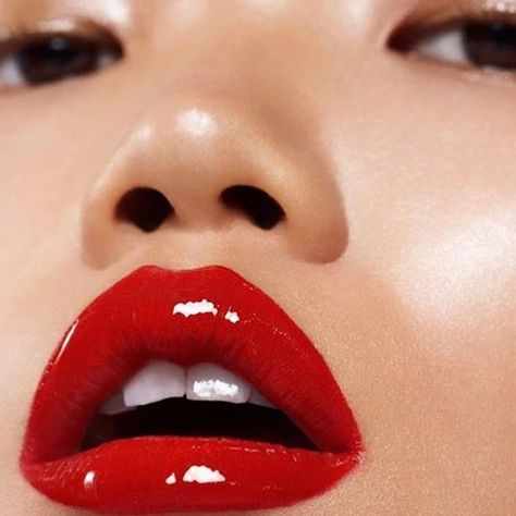 Editorial Lips, Mecca Makeup, Burberry Beauty, Lips Photo, Magical Makeup, Lip Lacquer, Beauty Shoot, Beauty Shots, Beach Beauty