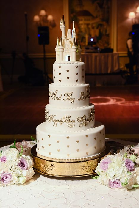 "And they lived happily ever after" Walt Disney World wedding cake Disney Castle Wedding Cake, Wedding Log, Mickey Wedding, 4 Tier Wedding Cake, Happily Ever After Wedding, Wedding Cake Images, Disney Cake, Ever After Wedding, Disney World Wedding