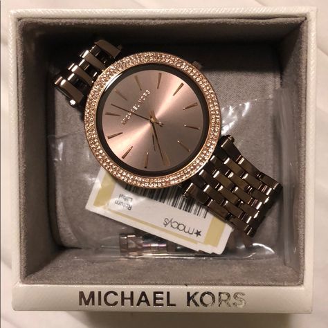 Michael Kors Watch Rose Gold, Chestnut Ugg Boots, Brand Watches Women, Lulu Lemon Shorts, Michael Kors Runway, Mk Watch, Watches Women Michael Kors, Gold Michael Kors Watch, Pink Watch