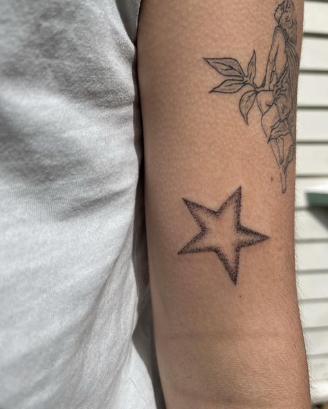 Dot Work Star Tattoo, Dotted Star Tattoo, Rockstar Tattoo Ideas, Rockstar Tattoos, Dotted Tattoo, Rockstar Art, Rockstar Tattoo, Tattoo Chart, Mirror Tattoos