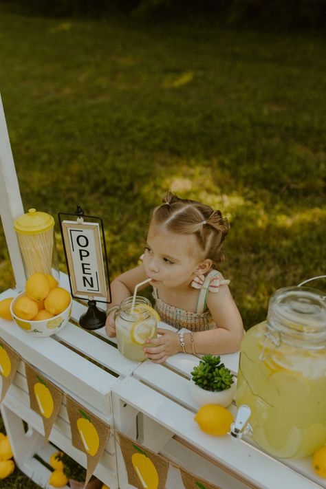 Lemonade Stand Mini Session, Lemonade Photo Shoot, Kids Summer Photoshoot, Lemonade Stand Photo Shoot, Kids Lemonade Stand, Kids Lemonade Stands, Kids Lemonade, Photography Mini Sessions, Milestone Pictures