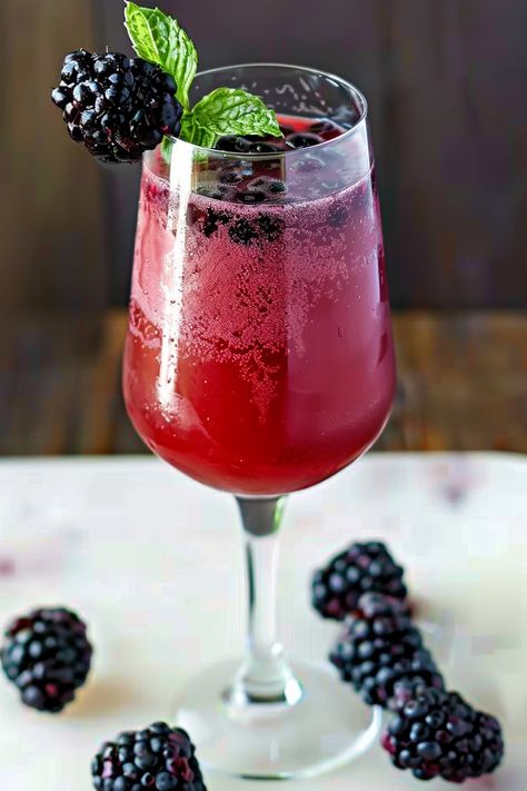 Okay, let's be real - brunch is basically an excuse to drink fancy cocktails in the morning, am I right? And let me tell you, this Blackberry Mimosa recipe is Blackberry Mimosa, Pistachio Martini Recipe, Breakfast Drinks, Morning Cocktail, Blueberry Mojito, Coffee Cake Recipes Easy, Mojito Mocktail, Berry Parfait, Mix Drinks