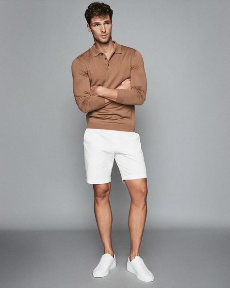 The 4 Best Men's Shorts Styles And How To Style Them Chino Shorts Outfit, White Shorts Outfit, Mens Shorts Outfits, Mens Summer Outfits, Mens Casual Outfits Summer, 여름 스타일, Casual Chinos, Short Men Fashion, Mens Shorts Summer