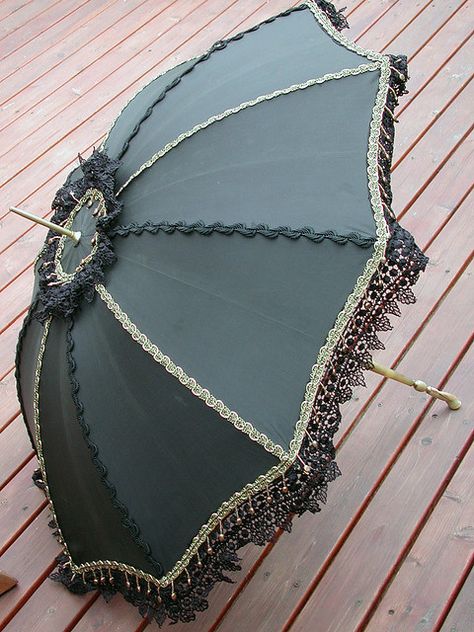 Steampunk Black and Gold Parasol Fancy Umbrella, Steampunk Black, Lace Umbrella, Steampunk Goth, Umbrella Decorations, Lace Parasol, Cute Umbrellas, Vintage Umbrella, Neo Victorian