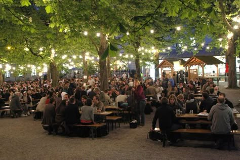 Munich Beer Garden. I don't drink but I still think it would be fun to visit one of the many beer gardens and enjoy some good food, music, and company. Beer Garden Design, Beer Garden Ideas, Garden Design Pictures, Munich Oktoberfest, Europa Park, Food Park, Outdoor Restaurant, Munich Germany, Beer Garden