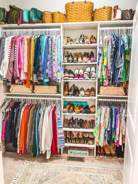 Shaw Avenue | Master Bedroom Closet Makeover & Closet Capsule Wardrobe How To Organize My Closet, Bedroom Closet Organization Ideas, Closet Background, Closet Capsule Wardrobe, Closet Capsule, Decor Closet, Tiffany Room, Organized Closet, Organized Lifestyle