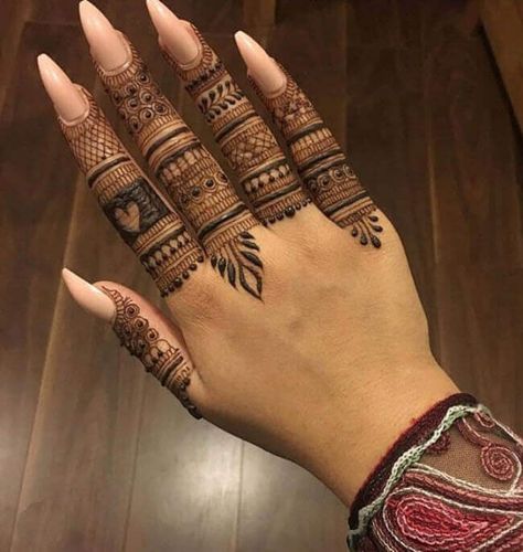 Henna Styles, Finger Mehendi Designs, Henna Tattoo Design, Back Hand Mehndi, Finger Henna Designs, Finger Henna, Simple Mehndi Designs Fingers, Design Henna, Modern Mehndi Designs