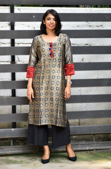 Sabyasachi Dresses, Silk Outfits, Kurti Styles, Silk Kurti Designs, Indian Kurti Designs, Salwar Pattern, Silk Kurti, Simple Kurti Designs, Salwar Designs