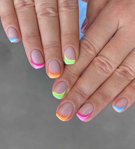 40 Cutest Spring Nail Designs To Wear For Short Nails Nagellack Trends, Floral Nail Designs, Cute Spring Nails, Short Nails Art, Vernis Semi Permanent, Spring Nail Art, Trendy Nail Art, Short Nail Designs, Neon Nails