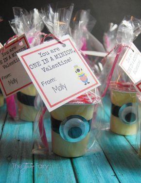 You are One in a MINION, Valentine! Easy and last minute Valentines for the class party | The TipToe Fairy Minion Valentine, Last Minute Valentines, One In A Minion, Pto Today, Valentinstag Party, Printable Valentines Day Cards, Class Valentines, Happy Hearts Day, A Minion