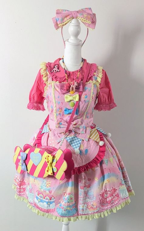 Candycore Clothes, Pinkie Pie Outfit Ideas, Candy Outfit Aesthetic, Pinkie Pie Inspired Outfit, Candy Aesthetic Outfit, Candy Core Outfits, Candycore Outfits, Sweet Like Candy Outfit, Candy Outfit Ideas