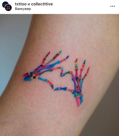 Colorful Skeleton Tattoo, Skeleton Hand Heart Tattoo, Skeleton Heart Tattoo, Tattoos Fine Line, Small Colorful Tattoos, Black Heart Tattoos, Watercolor Tattoo Ideas, Earthy Tattoos, Twin Tattoos