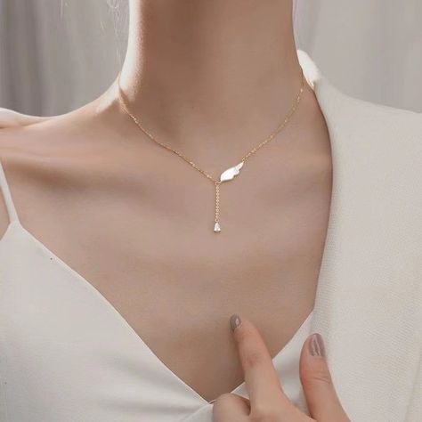 Womens Simple Pretty Necklaces, Wemons Necklaces, Luxury Delicate Necklaces For Gifts, Elegant Cheap Layered Pendant Necklace, Trendy Cheap Delicate Chain Necklace, Luxury Delicate Jewelry For Everyday Elegance, Luxury Minimalist Jewelry With Delicate Chain, Affordable Elegant Necklaces, Luxury Delicate Chain Jewelry For Engagement