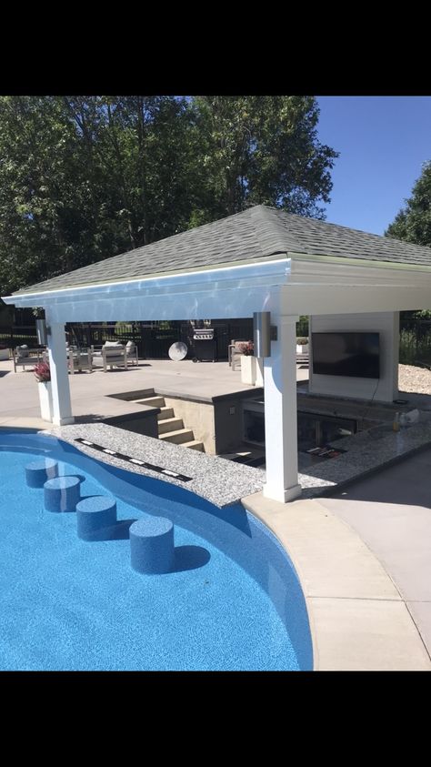 Pool With Bar Inground, Pools With Bar Stools, Pool With Bar Stools, Pool With Built In Bar, Inground Pool Bar Ideas, Sunken Pool Bar, Backyard Swim Up Bar, Pool And Bar Ideas, Swim Up Pool Bar Ideas Backyard