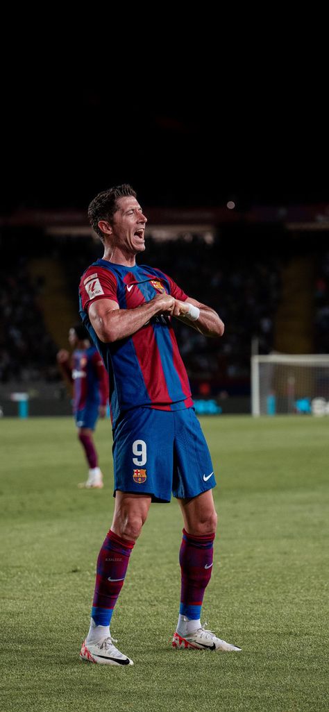 Wallpaper Barcelona, Fc Barcelona Players, Barcelona Aesthetic, Fc Barcelona Wallpapers, Barcelona Team, Barcelona Players, Football Players Images, Football Love, Robert Lewandowski