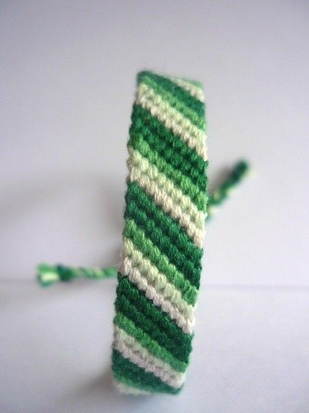 Green Friendship Bracelet, Macrame Style, Chevron Friendship Bracelets, Friendship Bracelets Easy, Yarn Bracelets, Cute Friendship Bracelets, Diy Leather Bracelet, Diy Bracelets Tutorials, Chevron Bracelet