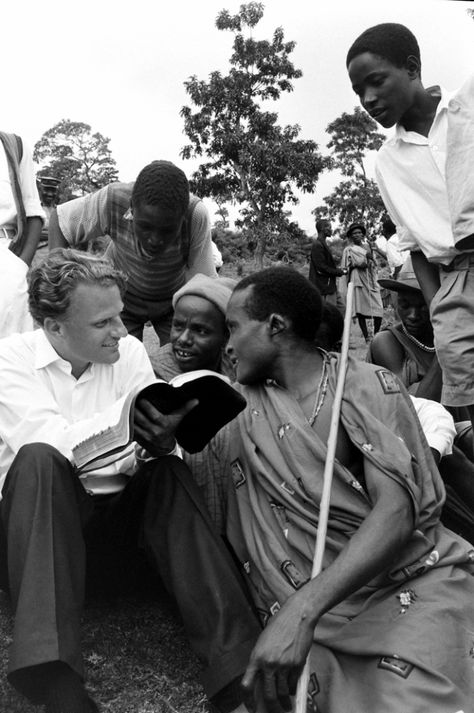 LIFE With Billy Graham: Rare Photos From the Early Years of His Career | LIFE.com Billy Graham Family, Rev Billy Graham, Ayat Alkitab, Billy Graham, Jesus Is Life, Godly Man, The Rev, Jesus Pictures, Rare Photos