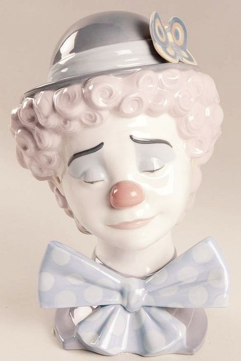 Clown Statue, Clown Girl, Send In The Clowns, Lladro Figurines, Cute Clown, Vintage Clown, Circus Art, A Clown, Victorian Dolls