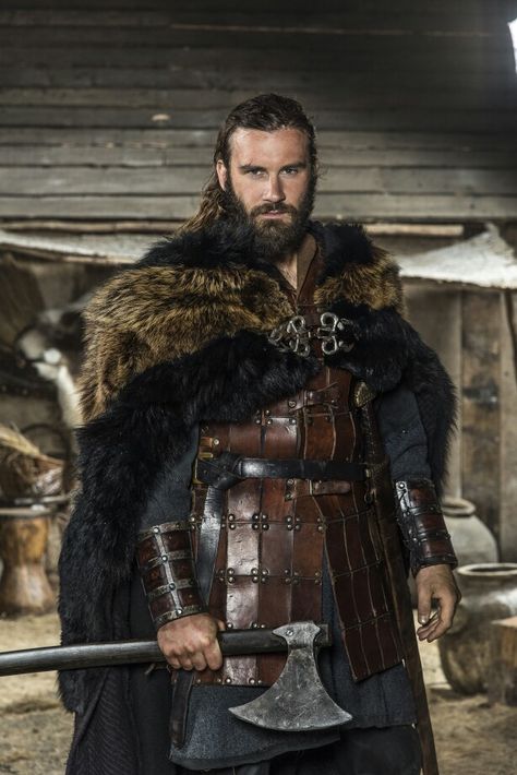 Rollo and cloak Rollo Vikings, Escudo Viking, Costume Viking, Vikings Show, Vikings Season, Viking Series, Vikings Tv Series, Vikings Tv Show, Viking Men