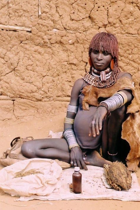 #africa #woman Tribes Of The World, Africa Tribes, Fertility Goddess, Africa People, African People, African History, Cute Cows, People Of The World, World Cultures