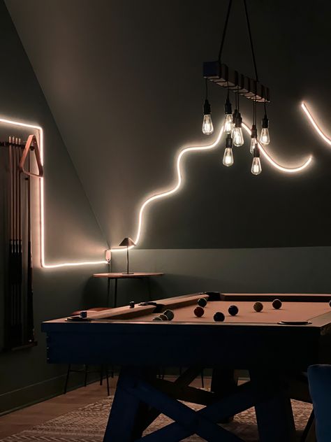 Neon Lights Game Room, Rope Lighting Ideas Bedroom, Rope Light Living Room, Creative Led Light Strip Ideas, Rope Lighting Ideas Indoor, Govee Led Rope Ideas, Govee Neon Rope Idea, Neon Rope Light Ideas, Neon Basement