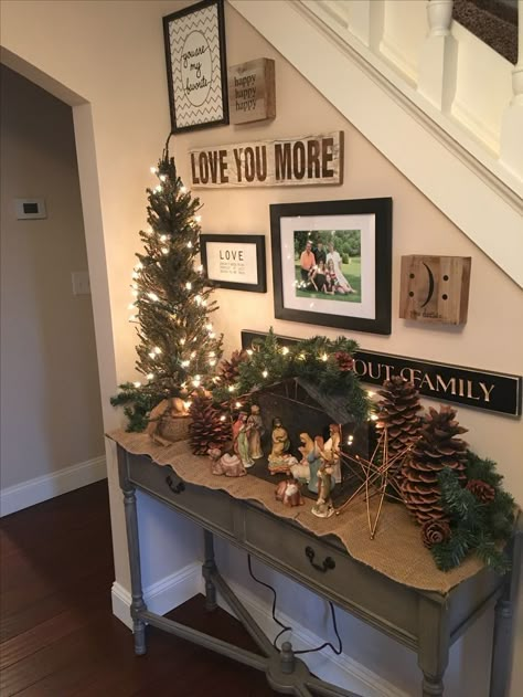 Christmas Creche Nativity, Year Round House Decor, Christmas Decor Ideas Nativity, Rustic Nativity Scene Display, Table Top Nativity Set Display Ideas, Christmas Entryway Table Decor Nativity, Manger Scene Display Ideas, Nativity Ideas Decoration, Indoor Nativity Scene Ideas