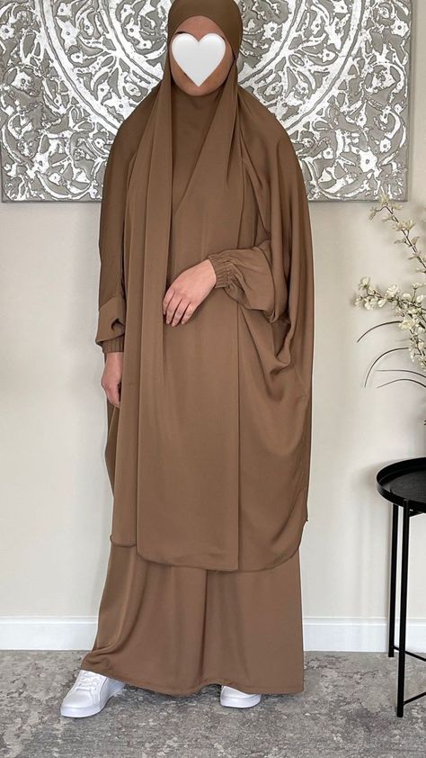 Abaya Designs For Umrah, Egyptian Khimar Styles, Jilbab Hijab Style, Khimar Style Muslim, Abaya For Umrah, Khimar Design, Bedrooms Decorations, Elasticated Skirt, Khimar Style